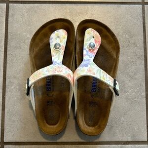 Birkenstock Women's Gizeh Soft Footbed Sandal Supernatural Flowers White 1016398